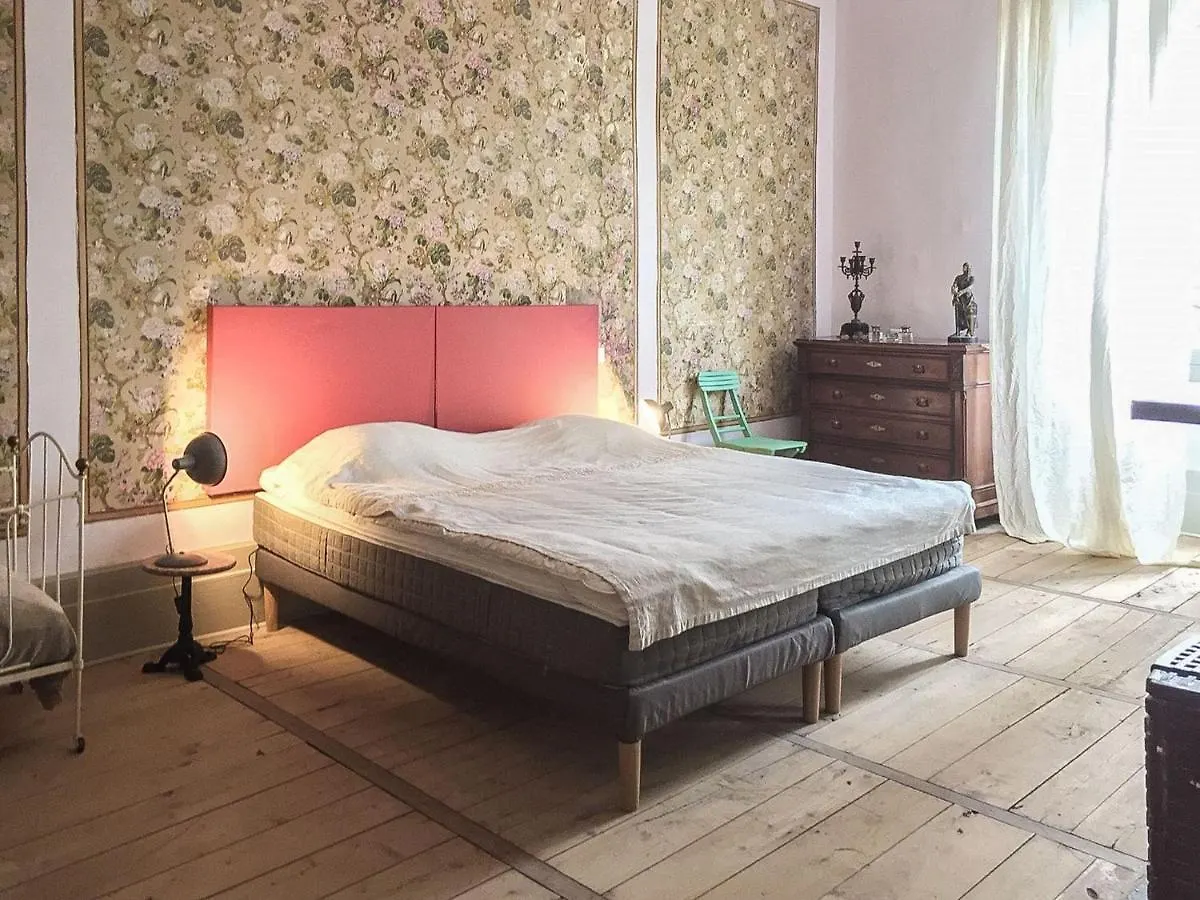 Дом отдыха Historic Manor House 50 M From The River Lot Cenevieres